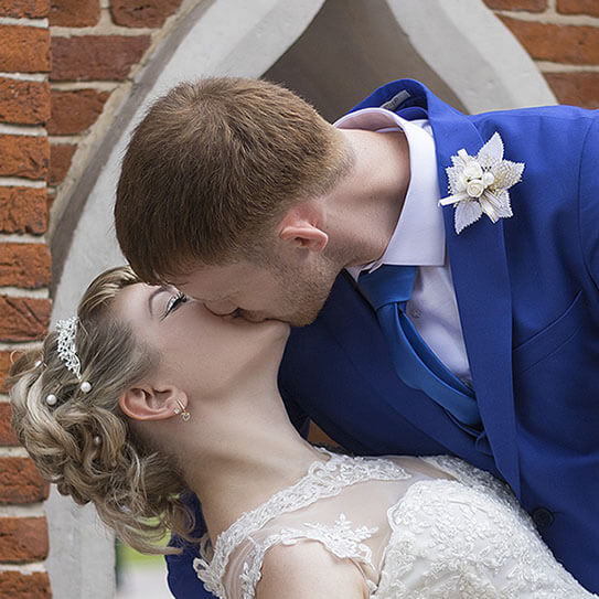 kissing_543